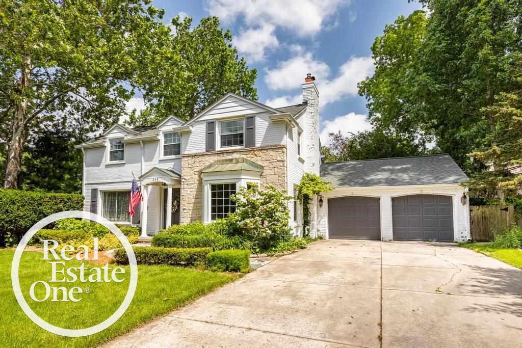 348 Touraine Road Grosse Pointe, MI 48236 - Photo 2 of 49 50179069-12CDC316-B7DF-4258-B779-2A7DD4F33C57.JPG