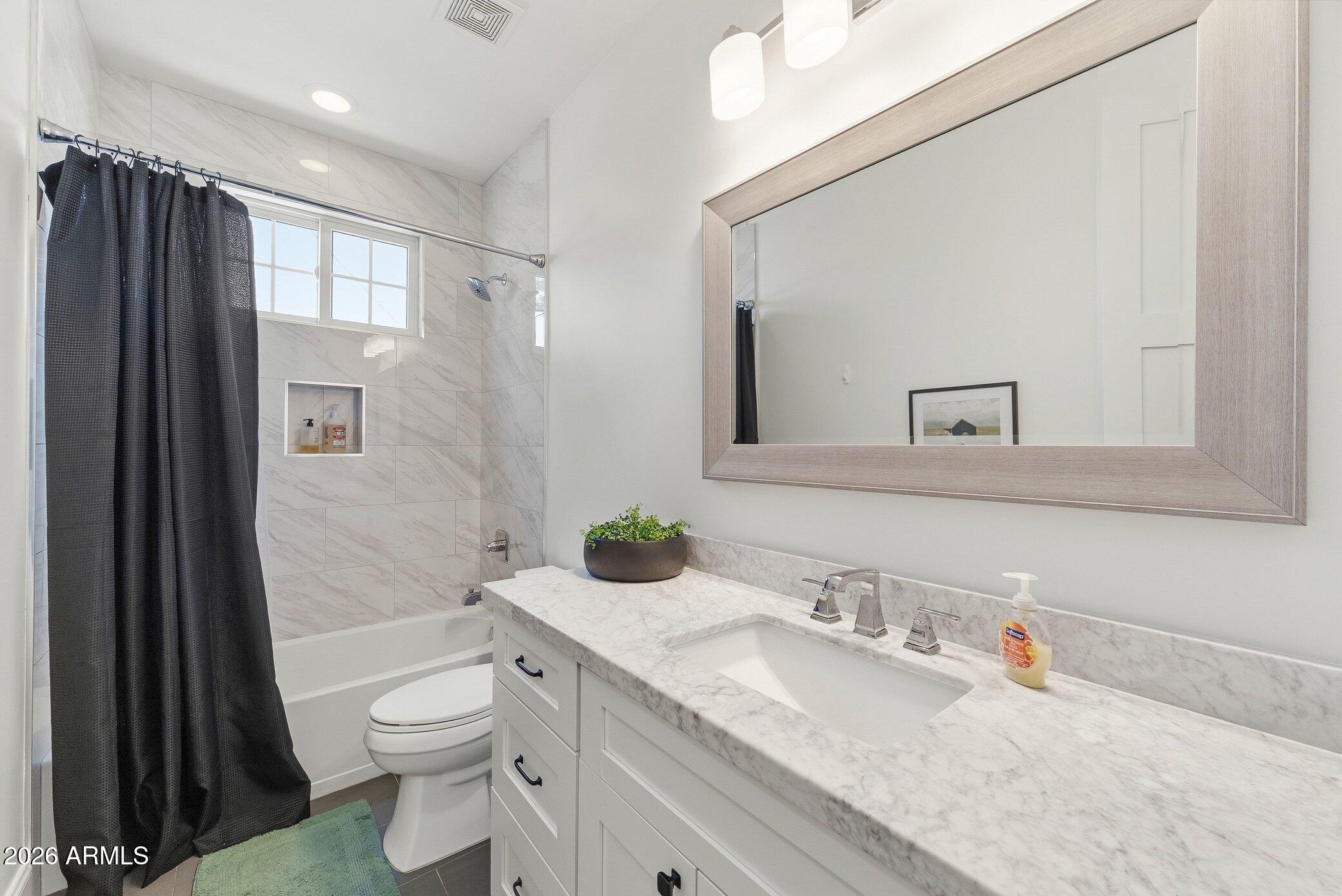 3655 East Piccadilly Road Phoenix, AZ 85018 - Photo 26 of 35 Bathroom 4