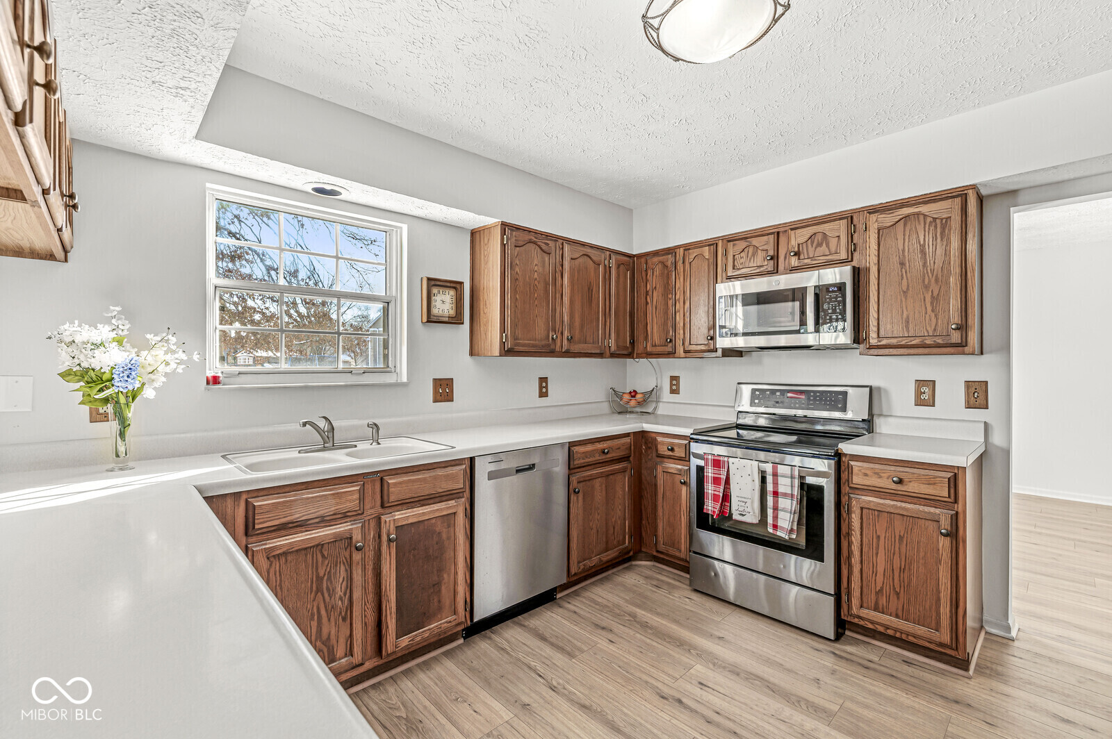 14815 Wheatfield Lane Carmel, IN 46032 - Photo 8 of 43