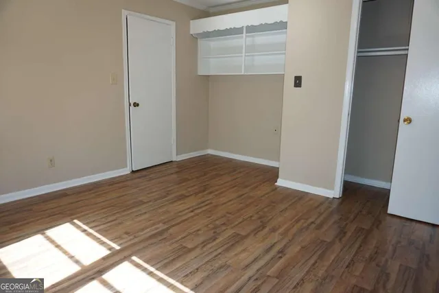 a view of a back yard