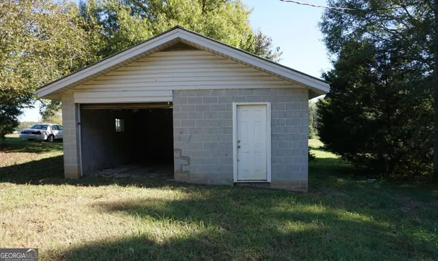 a view of a room with an empty space