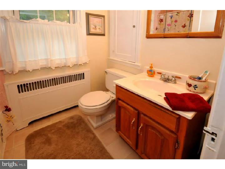 768 Brooke Road Glenside, PA 19038 - Photo 16 of 22 Bathroom