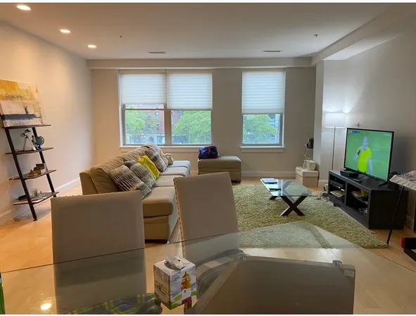 $5,900 | 323 Boylston Street, Unit 301, Brookline, MA 02445