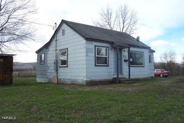 10840 Hughes Road Yakima, WA 98903 - Photo 1 of 8 a view of a house with a yard