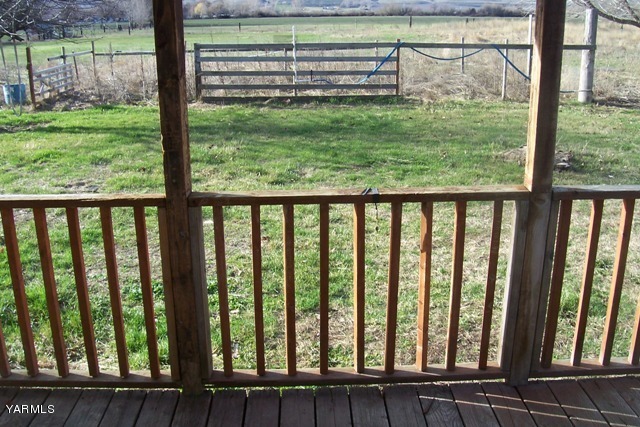 10840 Hughes Road Yakima, WA 98903 - Photo 3 of 8 a view of a yard from a balcony