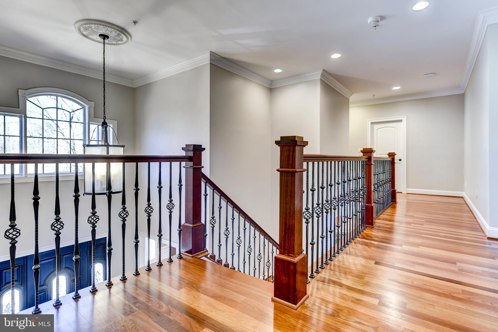 8603 Rayburn Road Bethesda, MD 20817 - Photo 26 of 67 Upstair landing