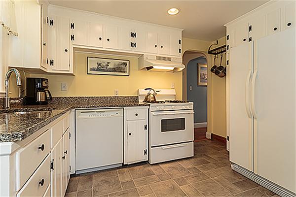 194 Overlook Road Arlington, MA 02474 - Photo 5 of 16