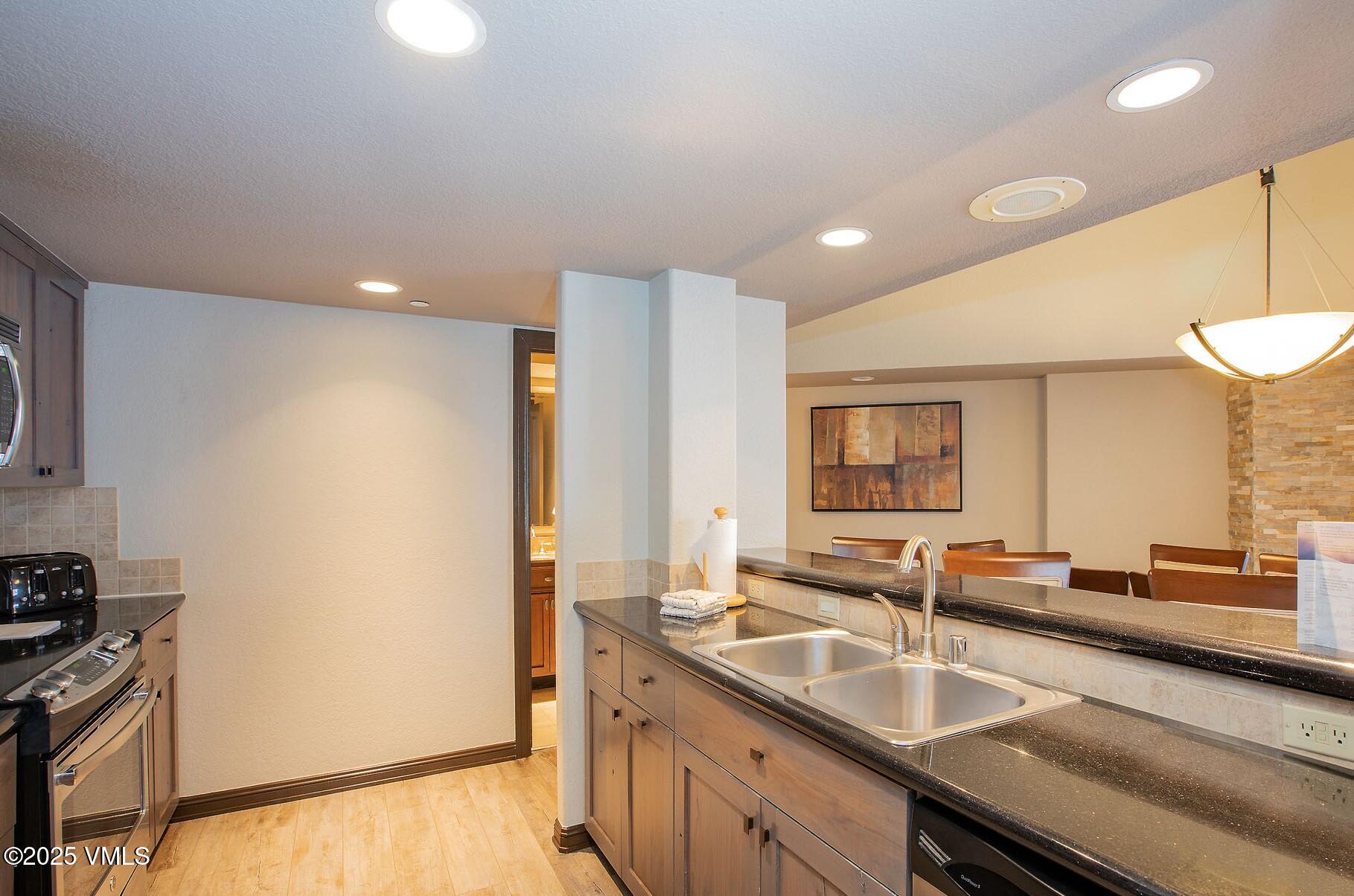 210 Offerson Road, Unit R412 WK 35 Beaver Creek, CO 81620 - Photo 6 of 18 0E7A0232