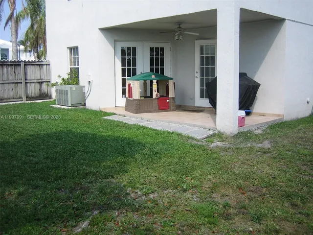 a front view of house with yard