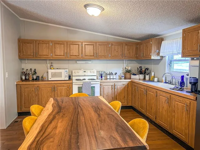 $345,000 | 269 Sugar Lake Drive, Mound City, KS 66056