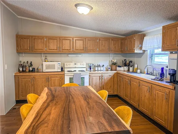 $345,000 | 269 Sugar Lake Drive, Mound City, KS 66056