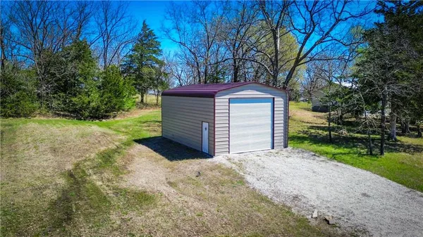 $345,000 | 269 Sugar Lake Drive, Mound City, KS 66056