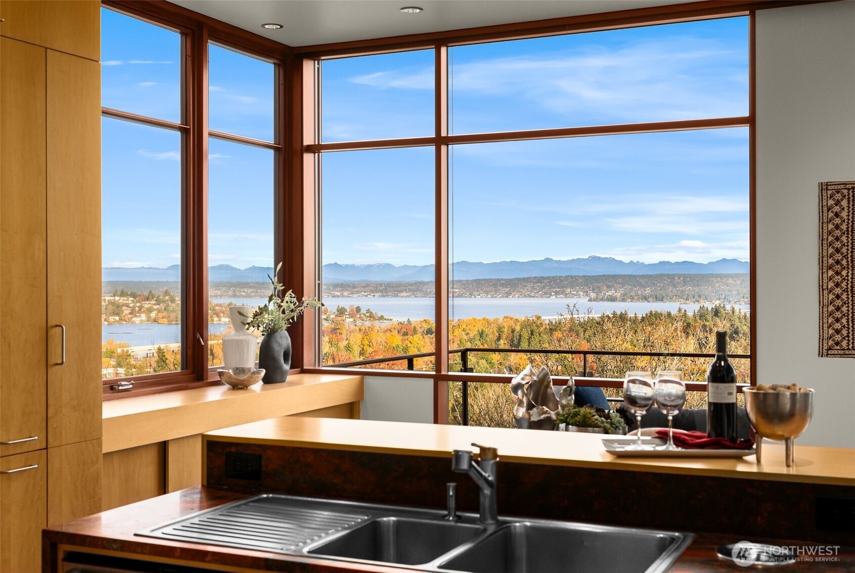 1527 East Howe Street Seattle, WA 98112 - Photo 15 of 40