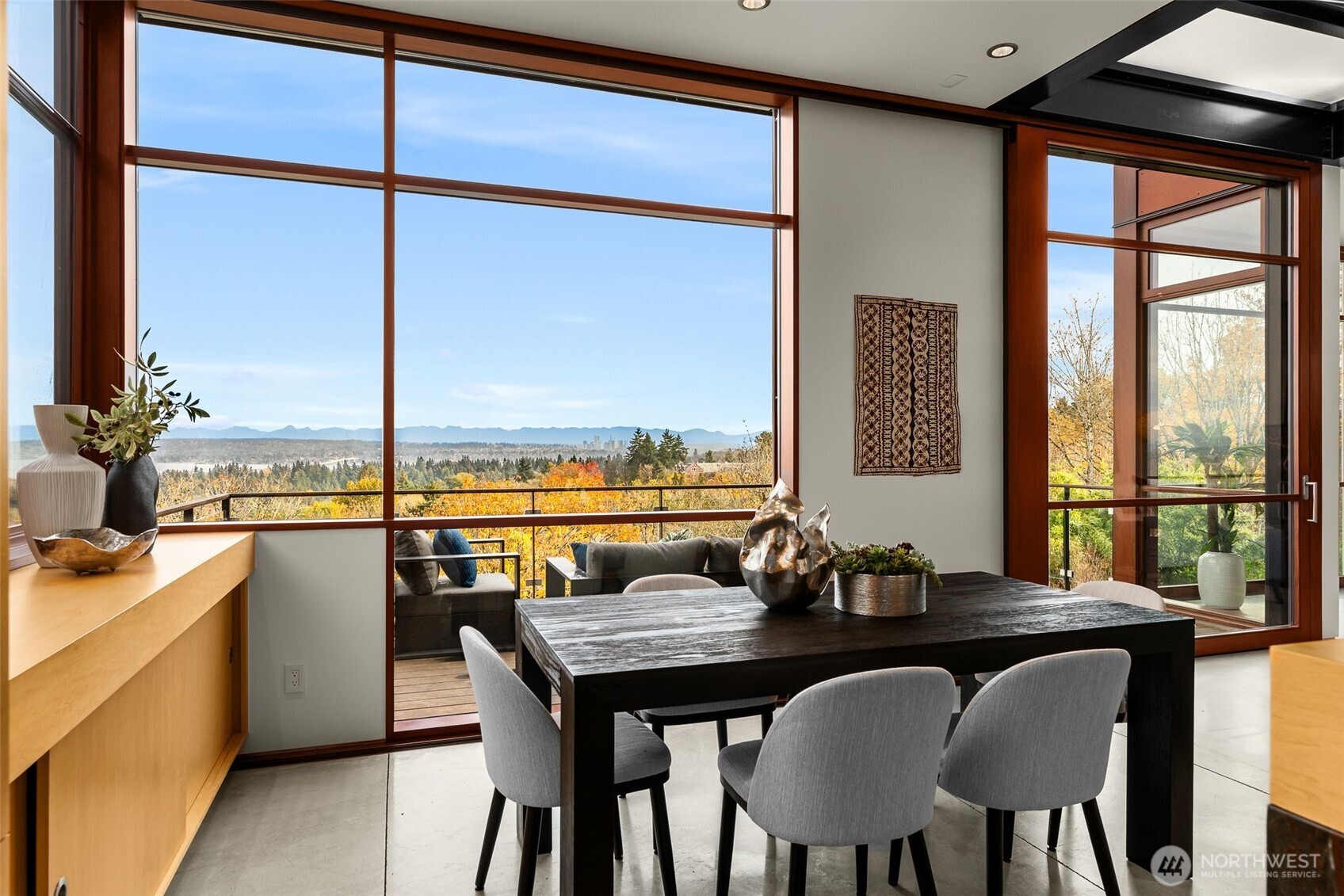 1527 East Howe Street Seattle, WA 98112 - Photo 16 of 40