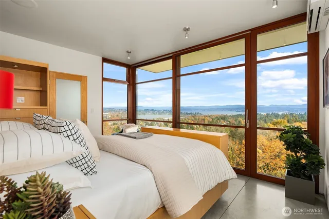 $3,940,000 | 1527 East Howe Street, Seattle, WA 98112