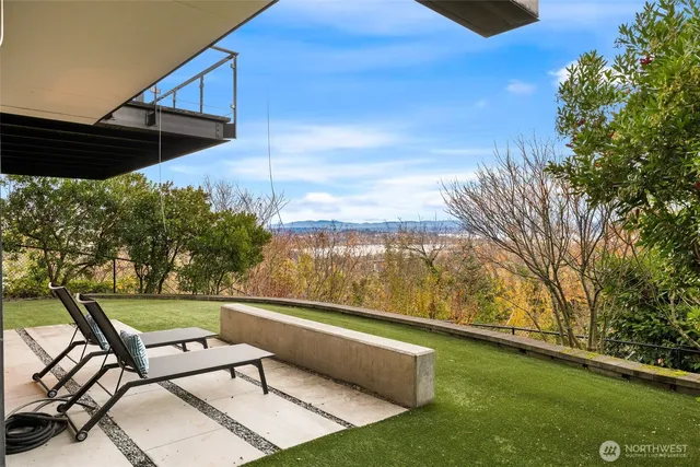 $3,940,000 | 1527 East Howe Street, Seattle, WA 98112