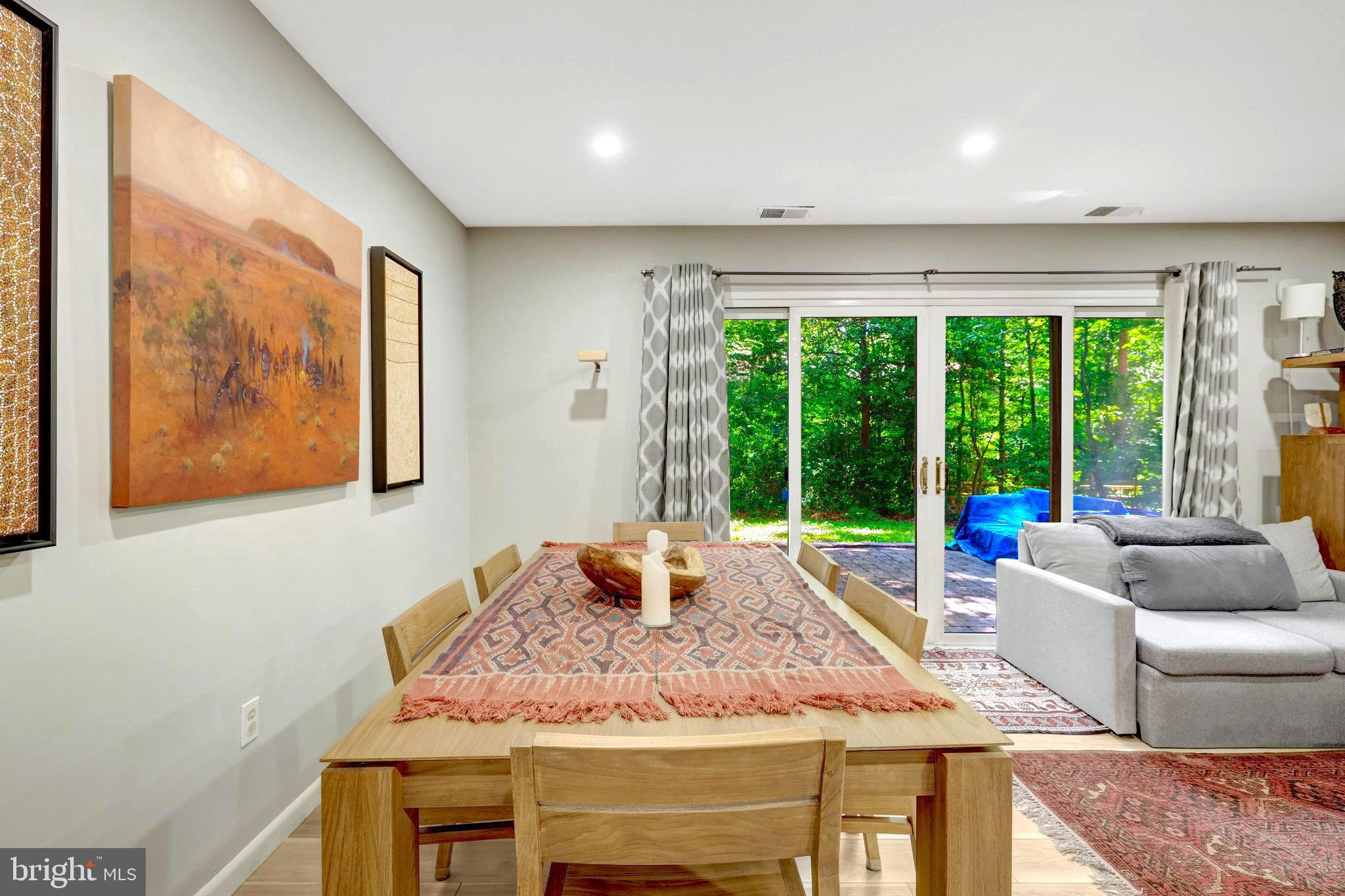2045 Headlands Circle Reston, VA 20191 - Photo 12 of 32 a living room with large window