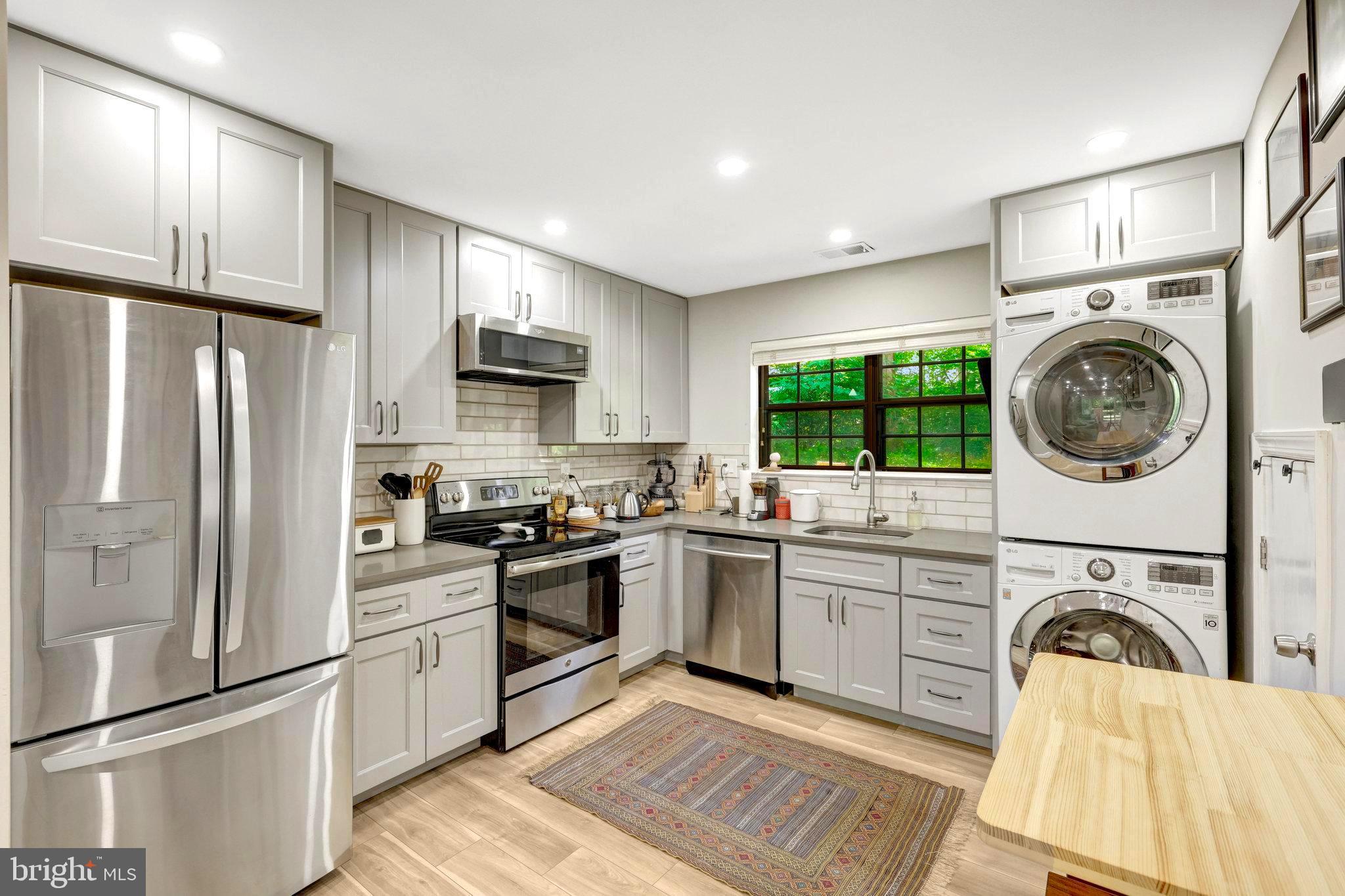 2045 Headlands Circle Reston, VA 20191 - Photo 3 of 32 a kitchen with stainless steel appliances granite countertop a stove a refrigerator and a sink