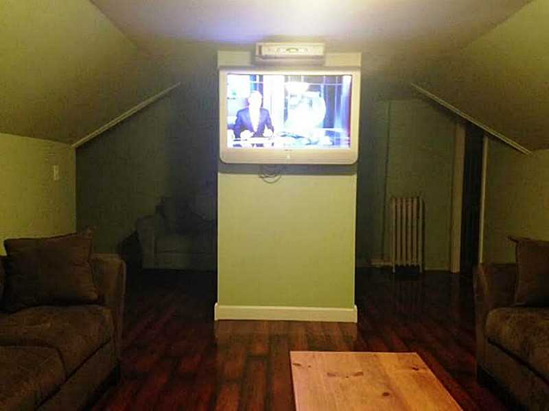 30 Maple Street Woonsocket, RI 02895 - Photo 22 of 24 Living Room. Right Side - 2nd Flr Apt - Living Room on 3rd floor