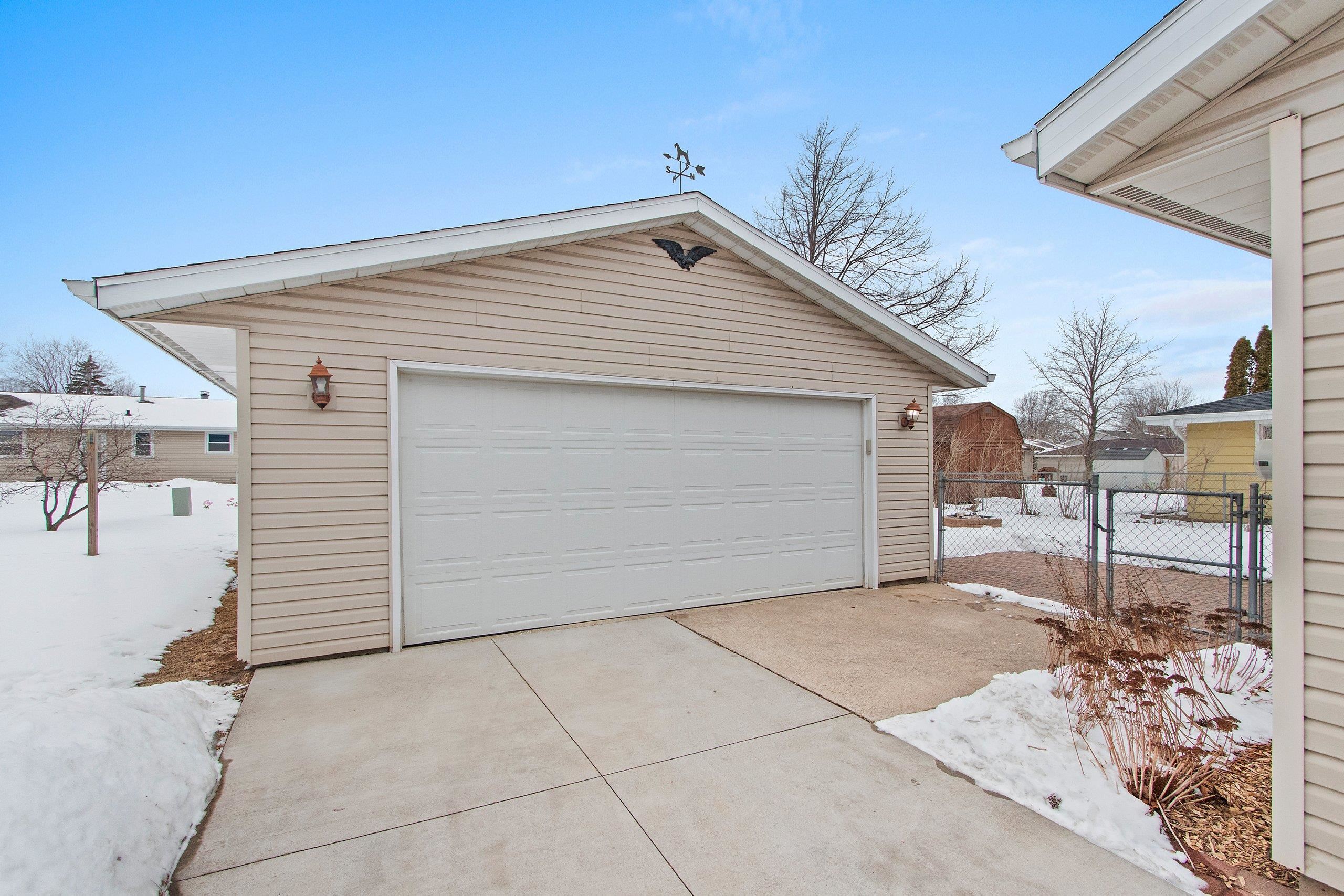 2519 South Eric Drive Appleton, WI 54915 - Photo 4 of 58