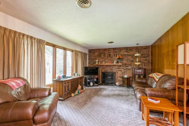 $350,000 | 2584 County Road 33 Southeast, Buffalo, MN 55313