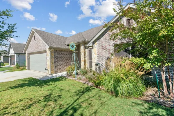 $315,000 | 949 Avagail Avenue, Springtown, TX 76082