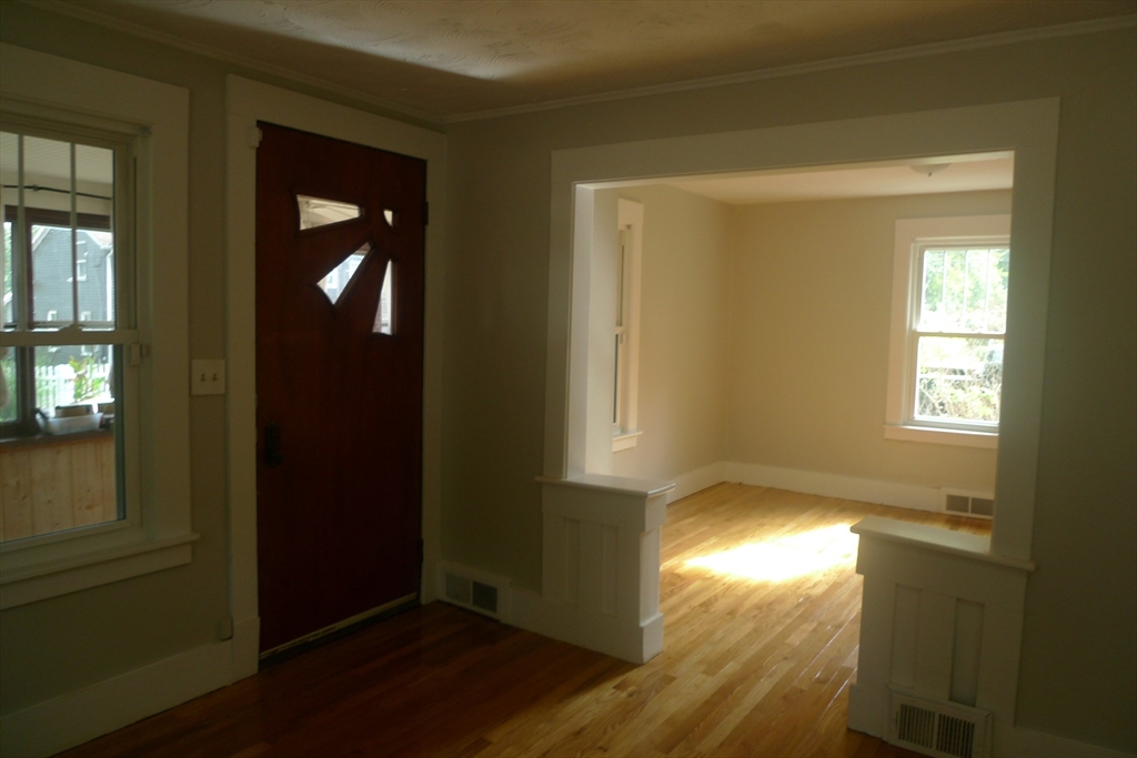 39 Undine Circle Springfield, MA 01109 - Photo 5 of 21