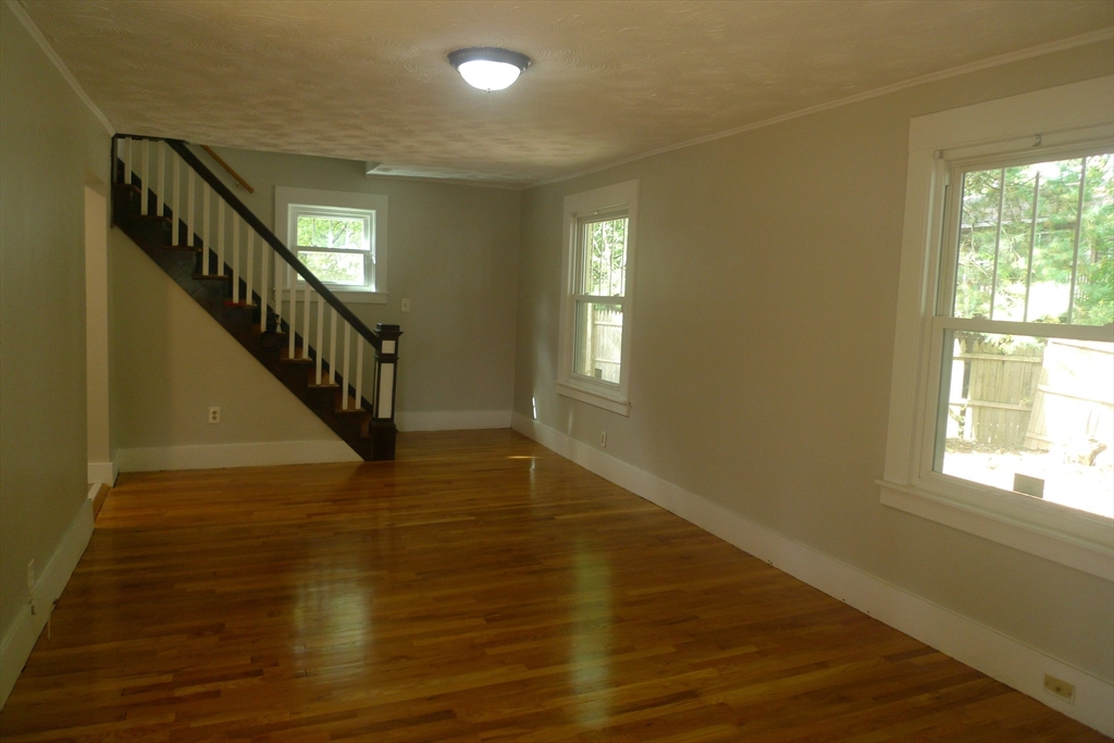 39 Undine Circle Springfield, MA 01109 - Photo 6 of 21