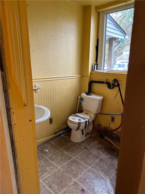 130 Clay Street Elizabeth, PA 15037 - Photo 8 of 23 a bathroom with a toilet and a sink