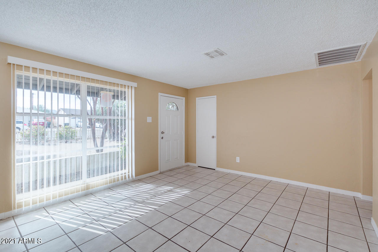 2 West Harwell Rd. Phoenix, AZ 85041 - Photo 4 of 30 04-Harwell