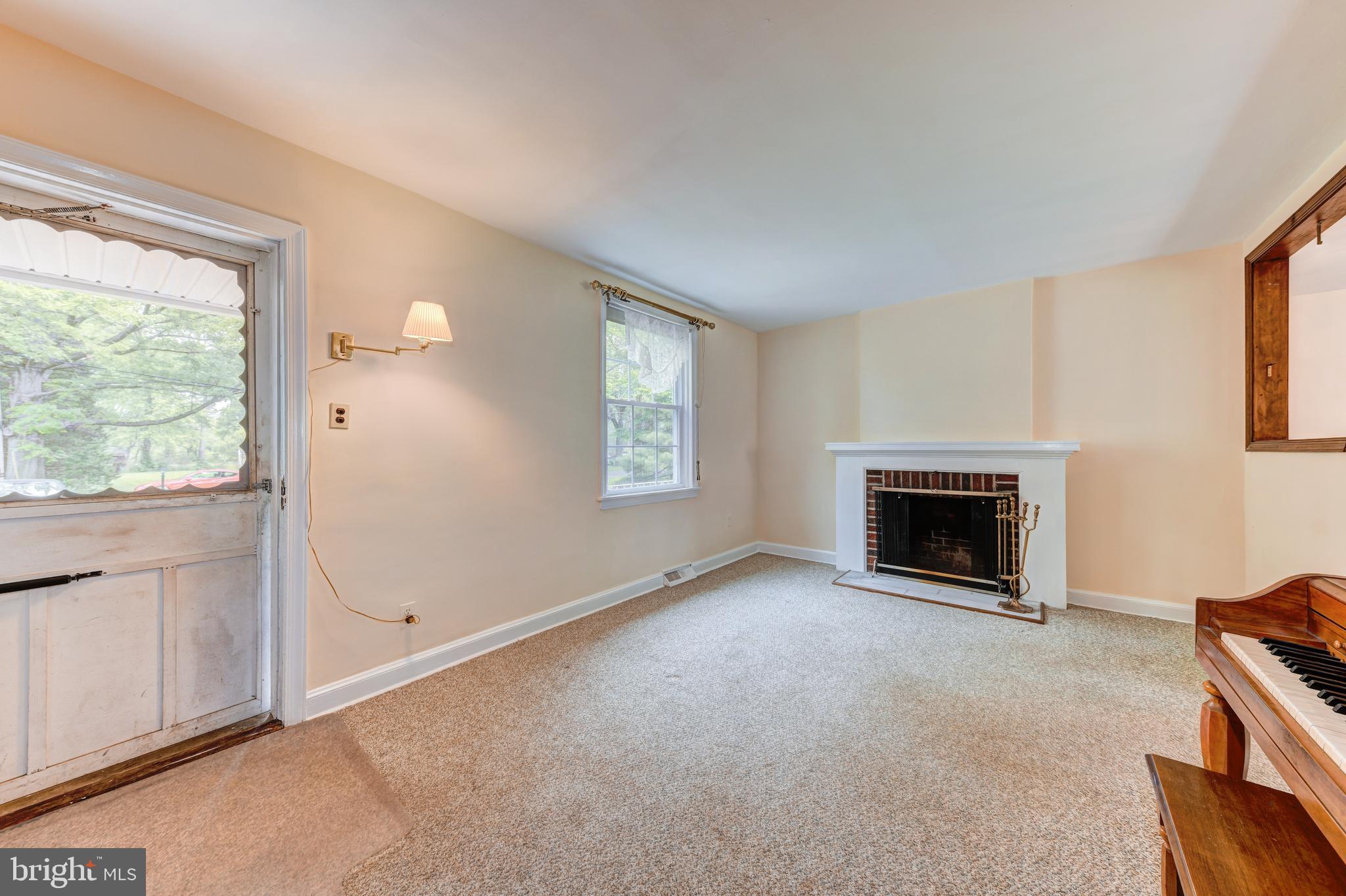 2328 Upper Barness Road Warrington, PA 18976 - Photo 5 of 34 Living Room