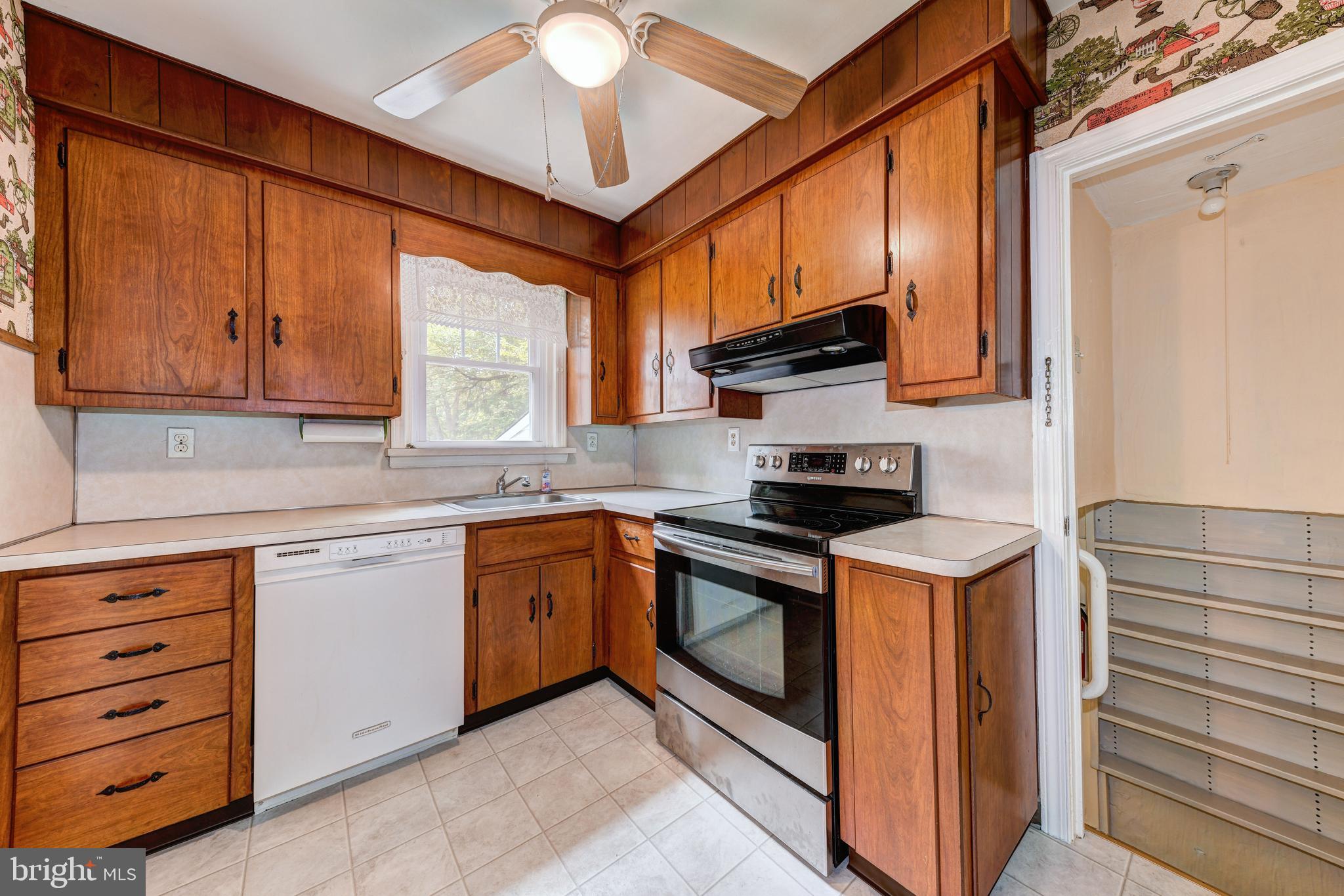 2328 Upper Barness Road Warrington, PA 18976 - Photo 10 of 34 Kitchen