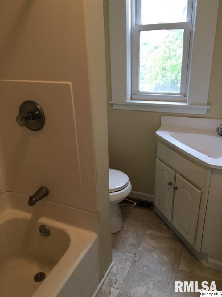 1202 North 7th Street Quincy, IL 62301 - Photo 4 of 9 Gallery Image 4