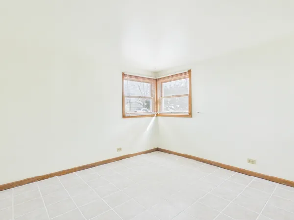 $1,500 | 755 Dulles Road, Unit A, Des Plaines, IL 60016