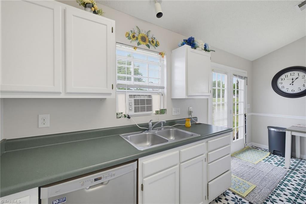 2459 Shadow Valley Road High Point, NC 27265 - Photo 14 of 29