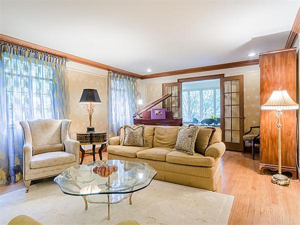 70 Oldham Road Newton, MA 02465 - Photo 3 of 19