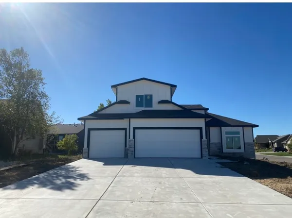 $415,900 | 1330 Countrywalk Court, Rose Hill, KS 67133