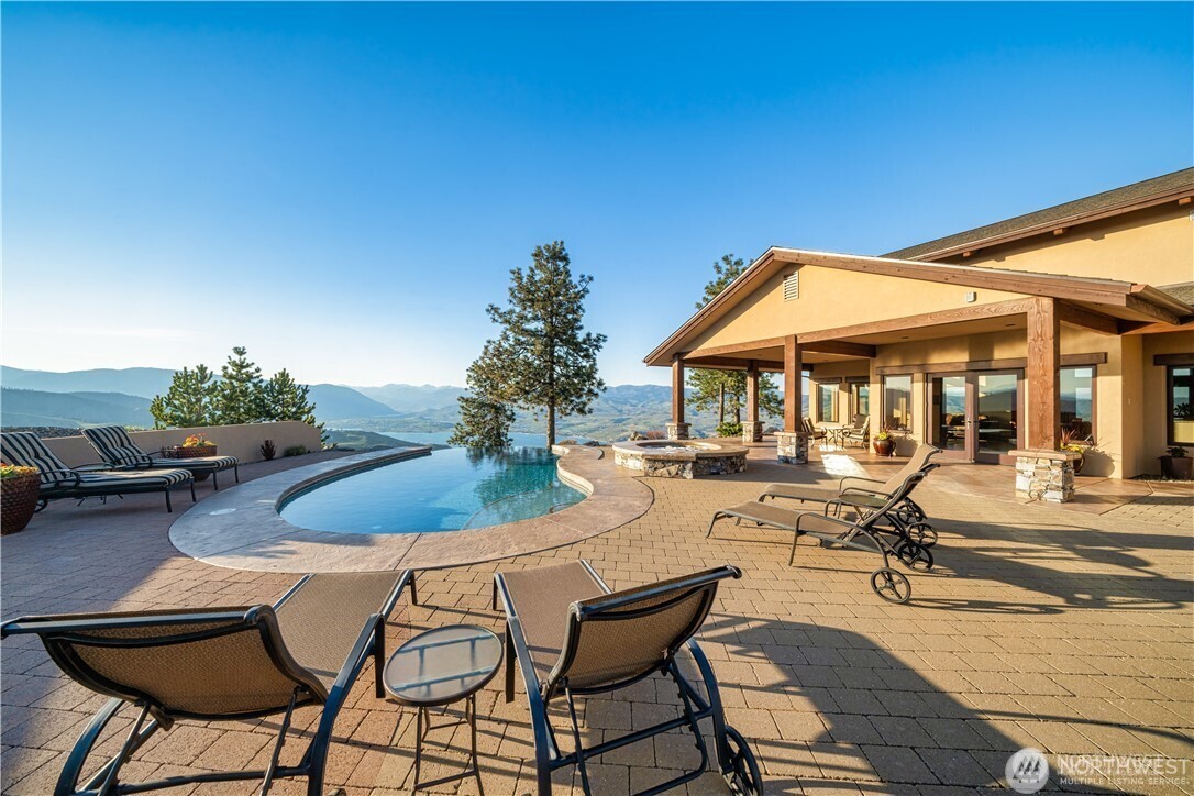 300 Hawks Ridge Road Chelan, WA 98816 - Photo 2 of 40