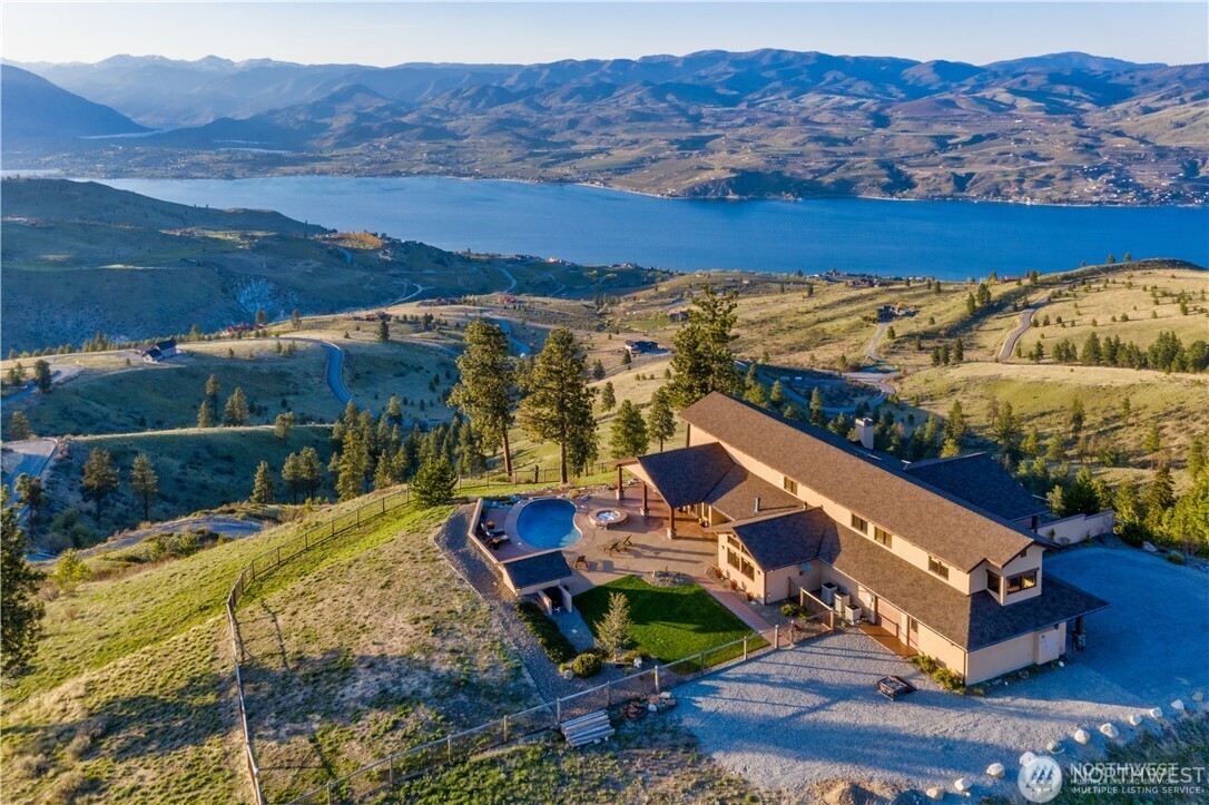 300 Hawks Ridge Road Chelan, WA 98816 - Photo 3 of 40