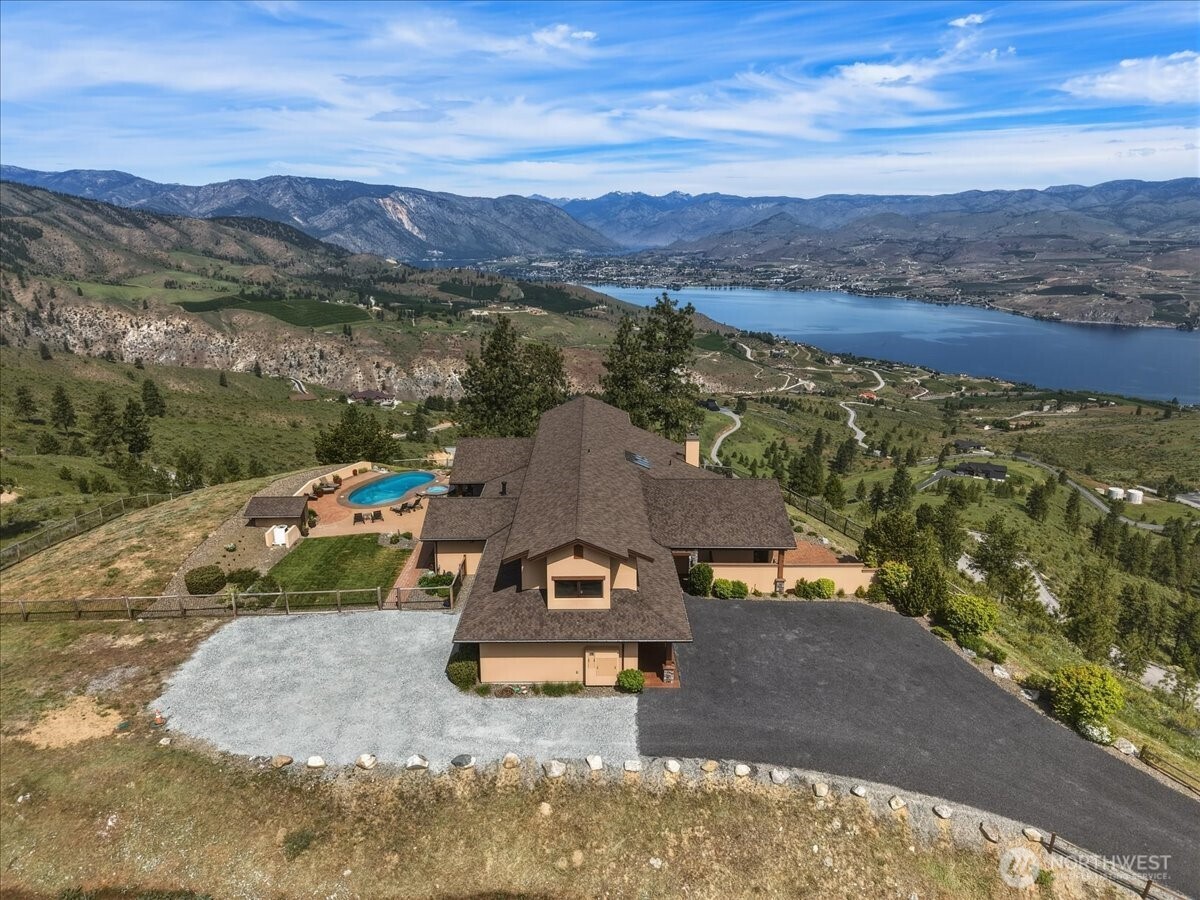 300 Hawks Ridge Road Chelan, WA 98816 - Photo 4 of 40