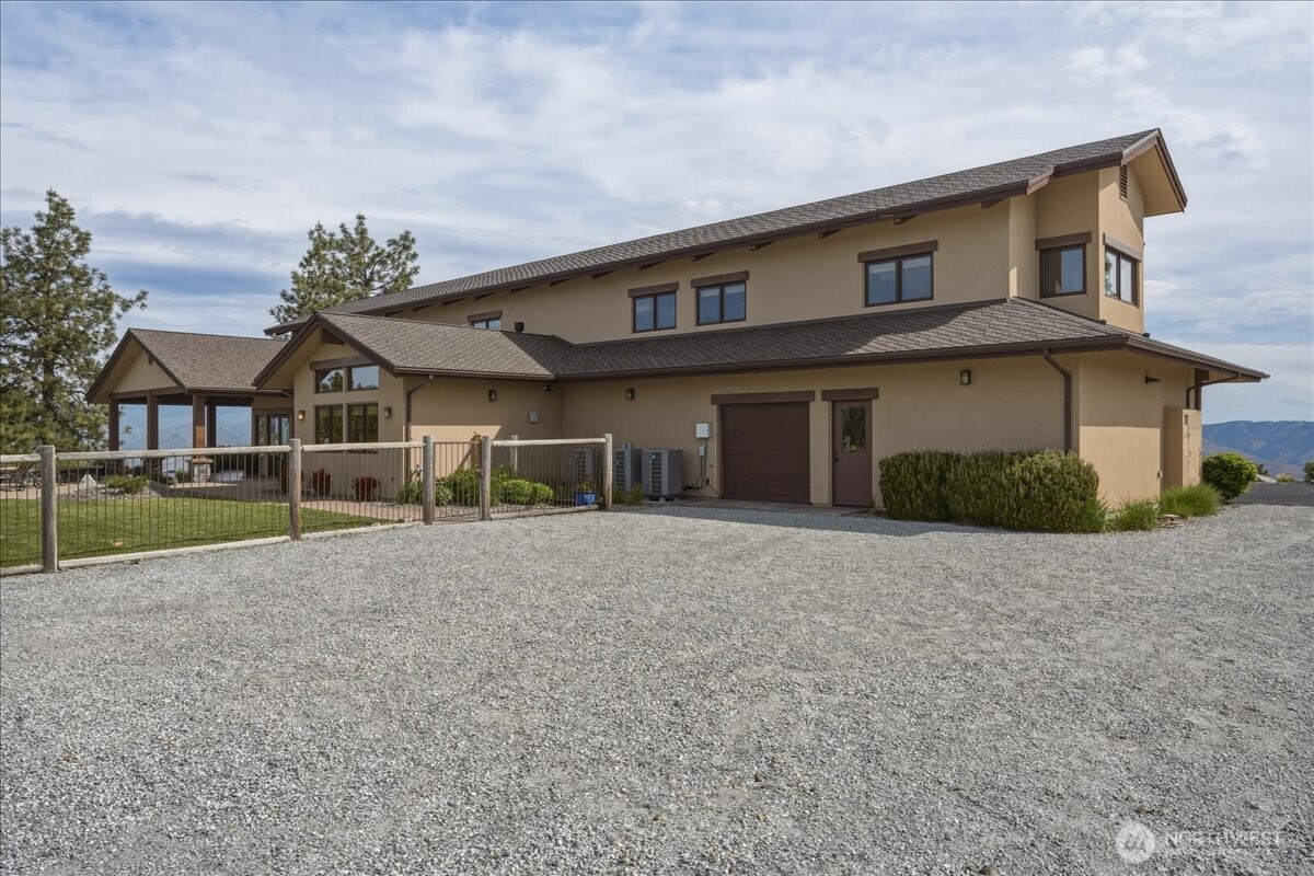 300 Hawks Ridge Road Chelan, WA 98816 - Photo 6 of 40