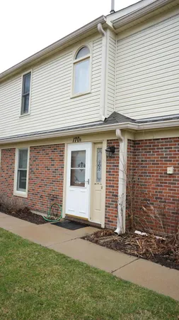 $290,000 | 170 Inverness Court, Unit 2, Elk Grove Village, IL 60007