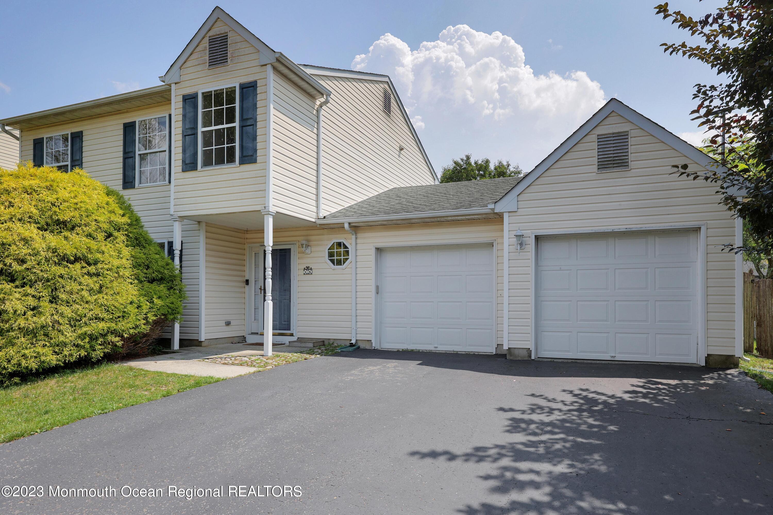 15 Bryce Canyon Road Howell, NJ 07731 - Photo 3 of 25 758A5415_6_7_8_9