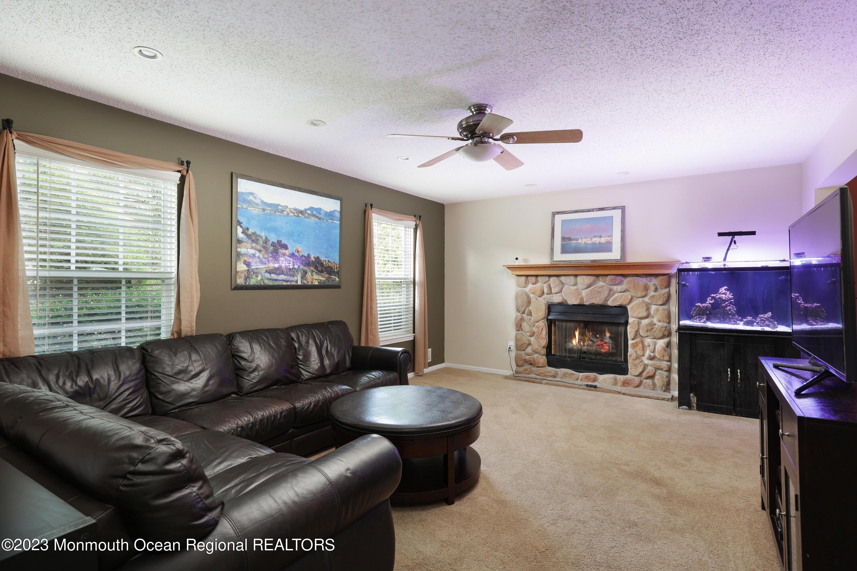 15 Bryce Canyon Road Howell, NJ 07731 - Photo 4 of 25 758A5443