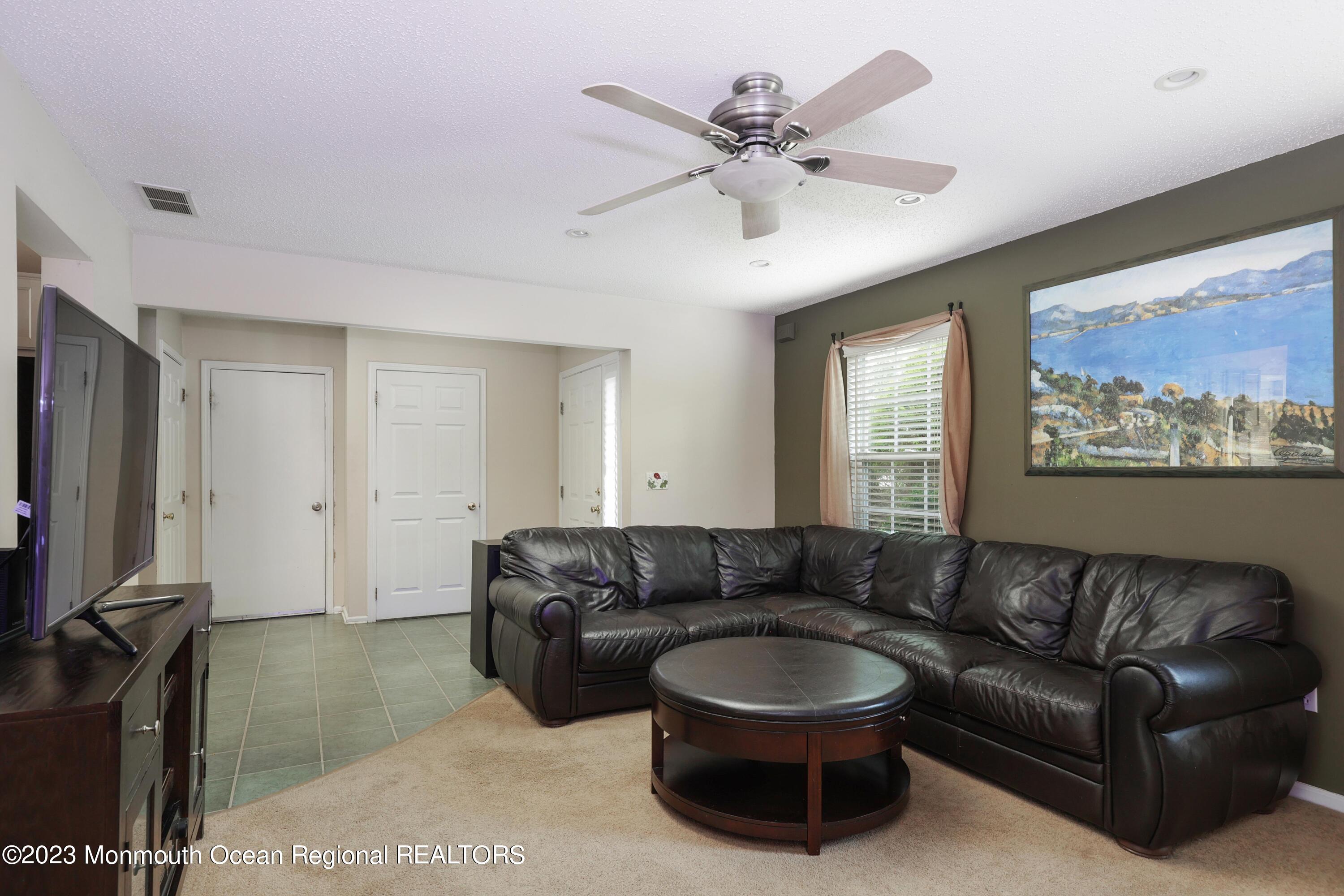 15 Bryce Canyon Road Howell, NJ 07731 - Photo 5 of 25 758A5453