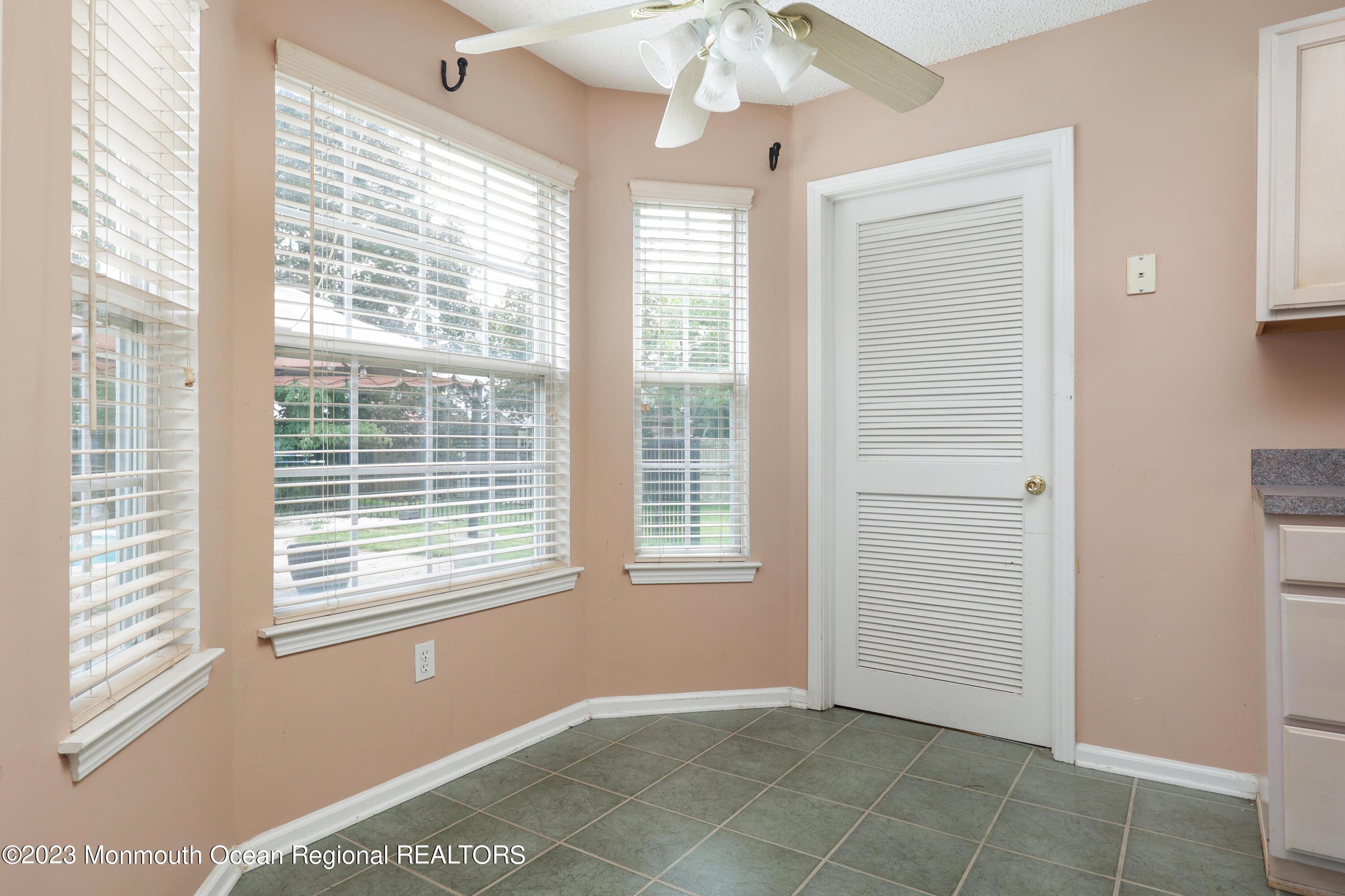 15 Bryce Canyon Road Howell, NJ 07731 - Photo 7 of 25 758A5582