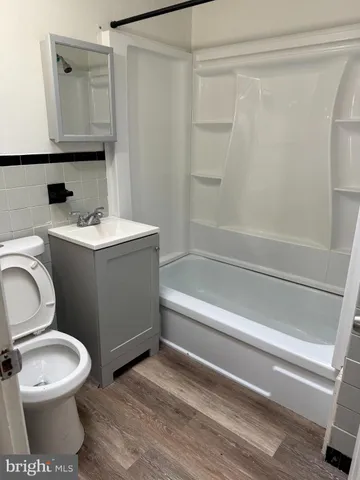 $1,315 | 7122 7122-2nd Road, Upper Darby, PA 19082