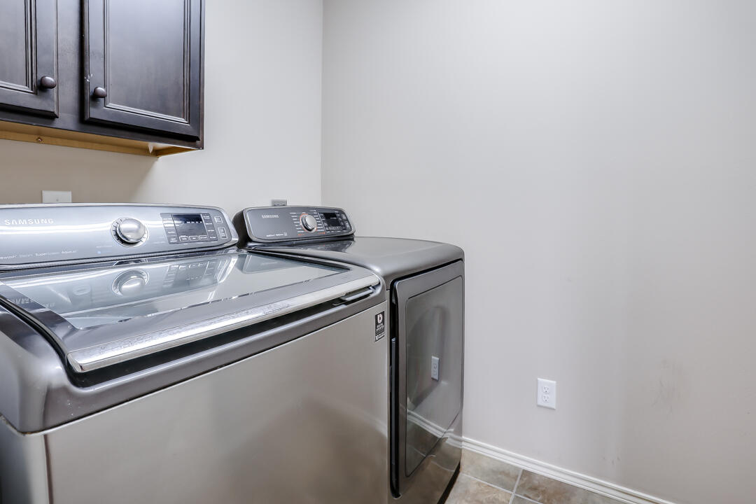6502 71st Street Lubbock, TX 79424 - Photo 15 of 21 a close view of washer and dryer