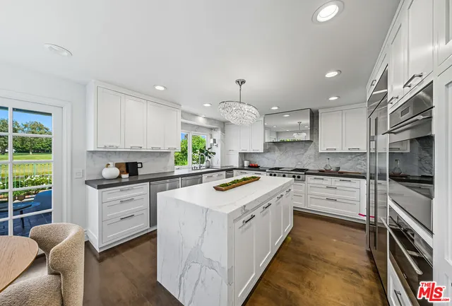 $3,795,000 | 19382 Woodlands Drive, Huntington Beach, CA 92648