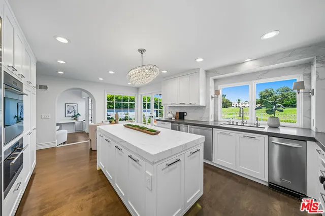 $3,795,000 | 19382 Woodlands Drive, Huntington Beach, CA 92648